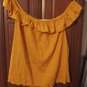 ✨💛 Yellow Off The Shoulder Scrunched Top 💛✨